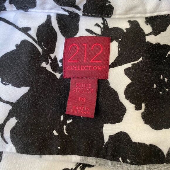 𝅺black & White Floral Button Down Top, Size PM - Picture 4 of 7